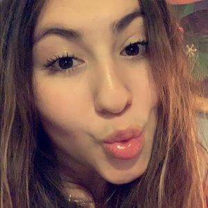 Meet your Posher, Idalie